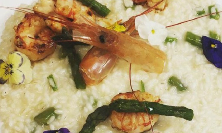 Image 4: Menu di pesce con dolce e vino