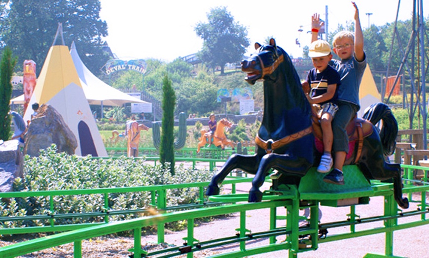 Image 2: Parc des Combes en famille