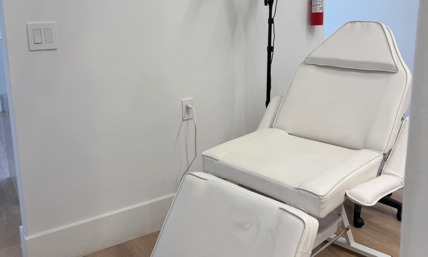 Image 1: 90-Min Seaweed/Mud Body Wrap w/w/o Facial, Ice Sculpting & Detox Wrap 