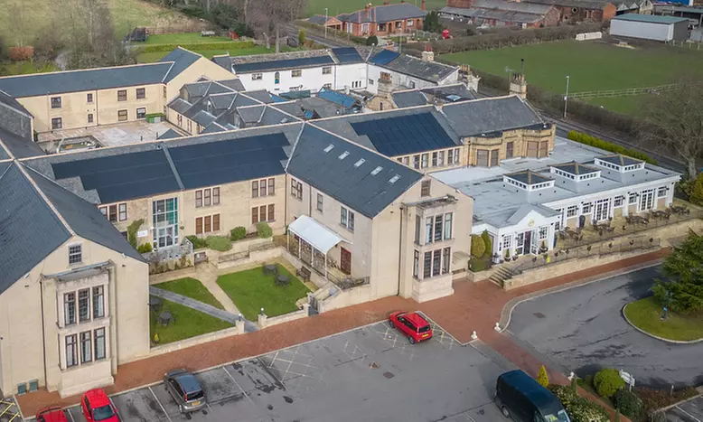 West Yorkshire: Double Room for 2 w/ Breakfast & Dinner, Plus Prosecco