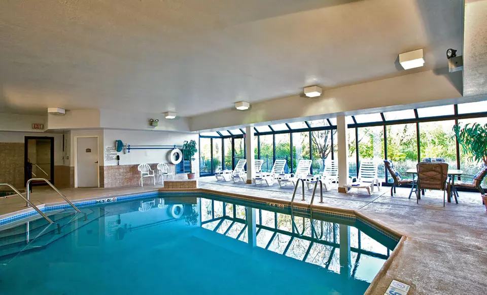 1- or 2-Night Stay for Two at Comfort Suites Schaumburg in Suburban Chicago. Combine Up to 6 Nights. - Primary Image