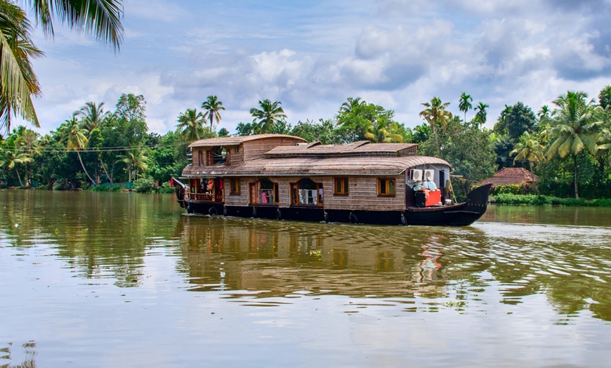 Image 3: Kerala: 2-Night Tour Package with 5* Hotel Stay