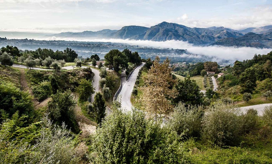 Image 2: Relax in Toscana: soggiorno con colazione, cena e Jacuzzi