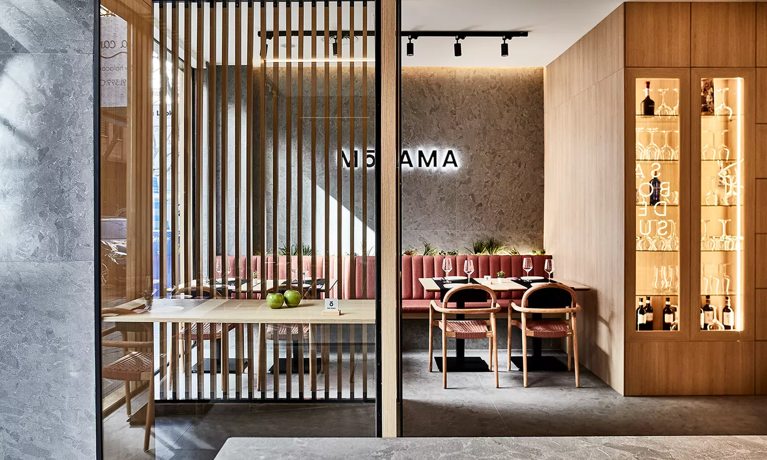 Menú mediterráneo para 2 o 4 personas con entrante, postre y bebida