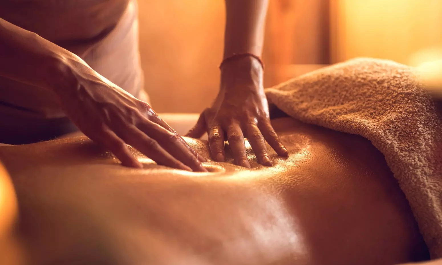 Masaje de hasta 60 minutos con aromaterapia, música y té para 1