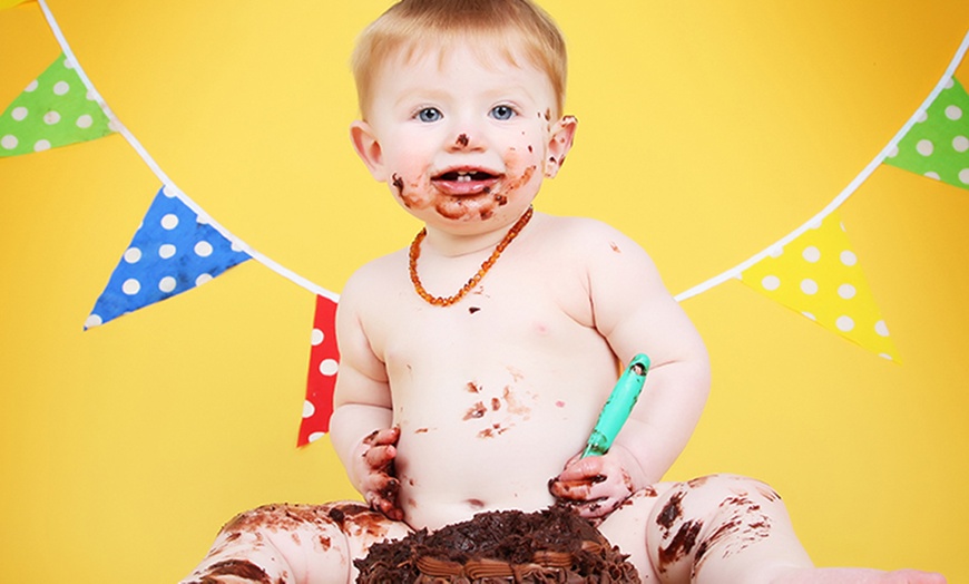 Image 2: Kid's Cake Smash Photoshoot 