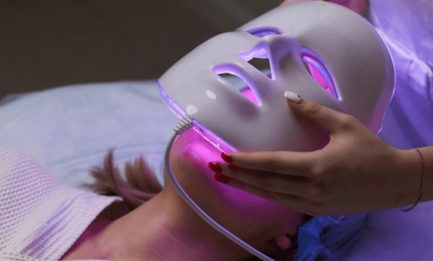 Image 1: Limpieza facial a elegir con opción a hydrafacial y máscara led