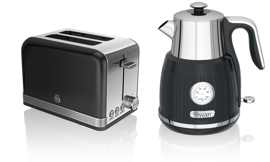 Image 10: Swan Kettle and Toaster Set