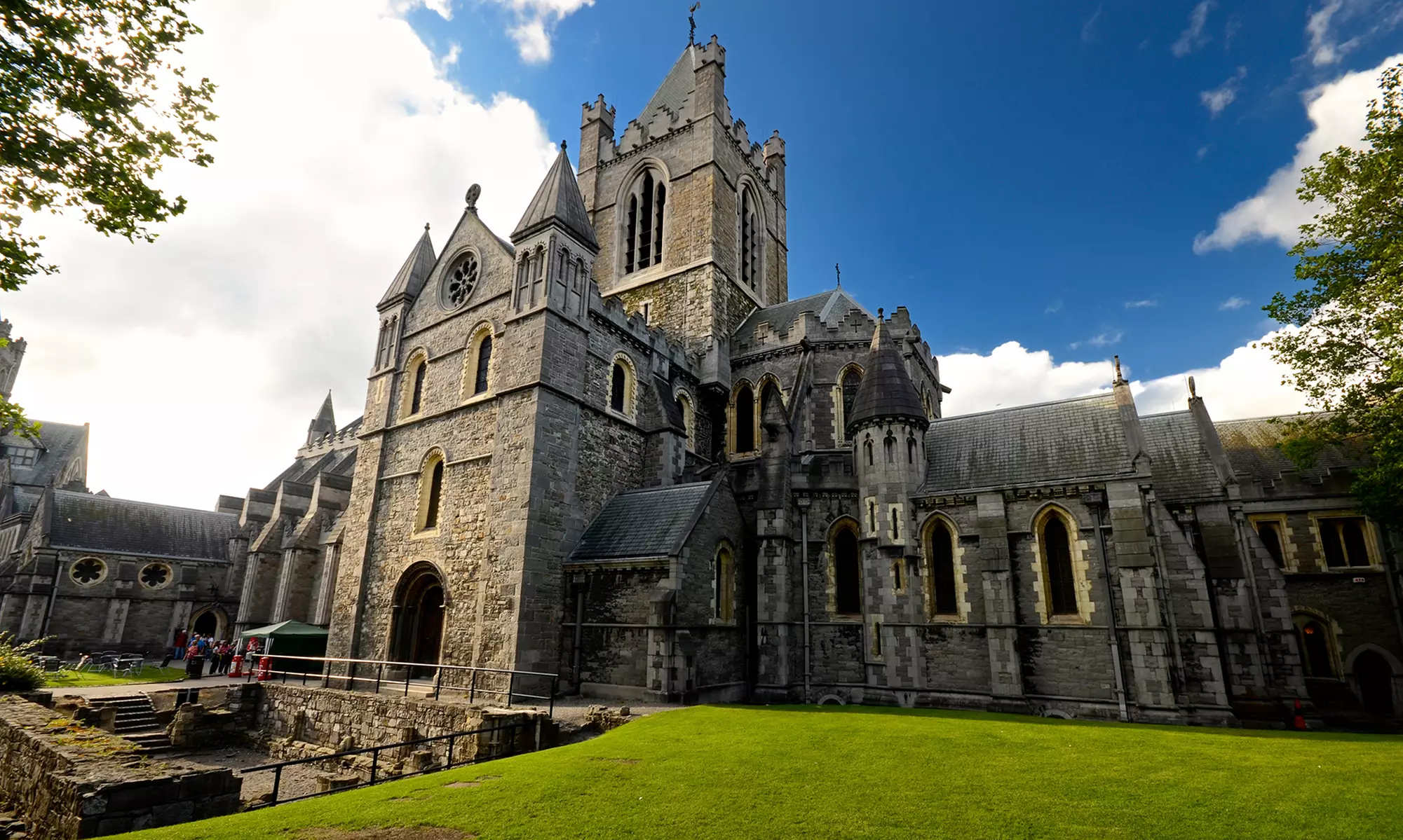 ✈ 8-Day London & Dublin with Edinburgh Vacation with Air and Hotels from Weekender Breaks US
