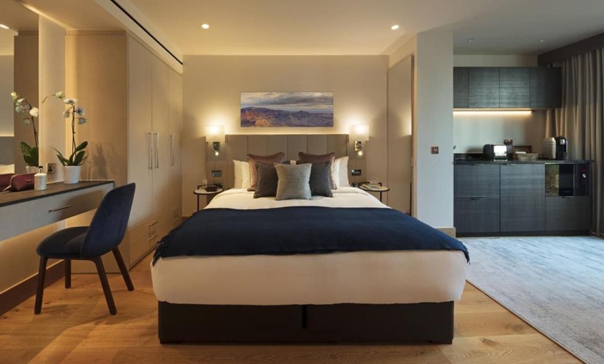 Image 12: London: 5* Superior Studio Stay with Breakfast