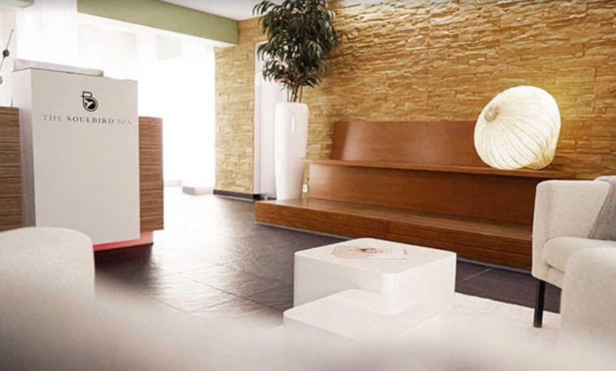 Image 2: Fuß- und Beinmassage oder Ganzkörper-Wellnessmassage für 1 Person