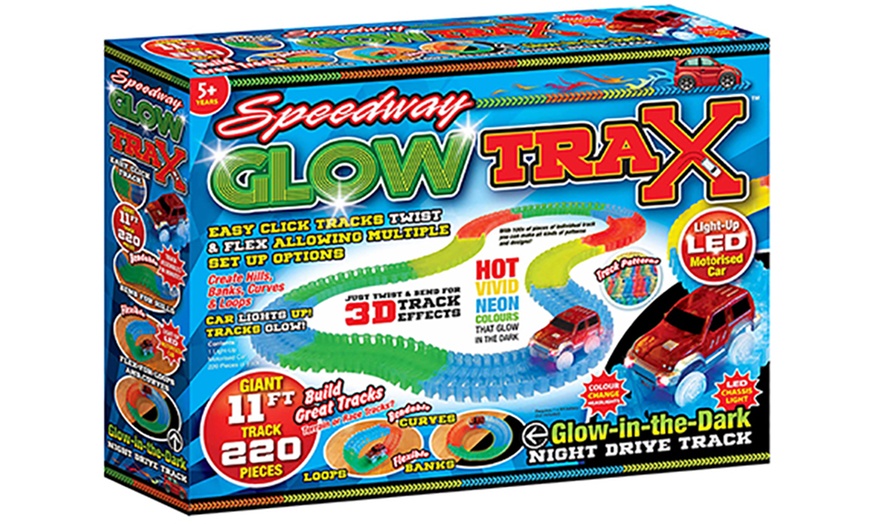 Image 2: Speedway Glow Trax Race Set