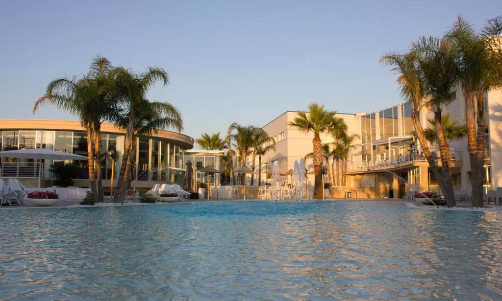 Napoli 5*: camera doppia con mezza pensione e Spa per 2 persone