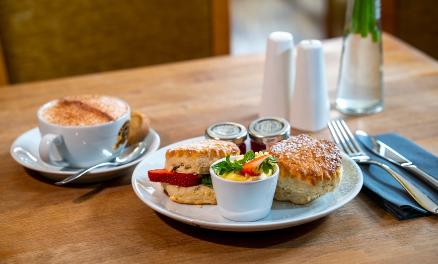 Image 2: Time-Honoured British Tea: Family-Crafted, Locally Sourced Joy