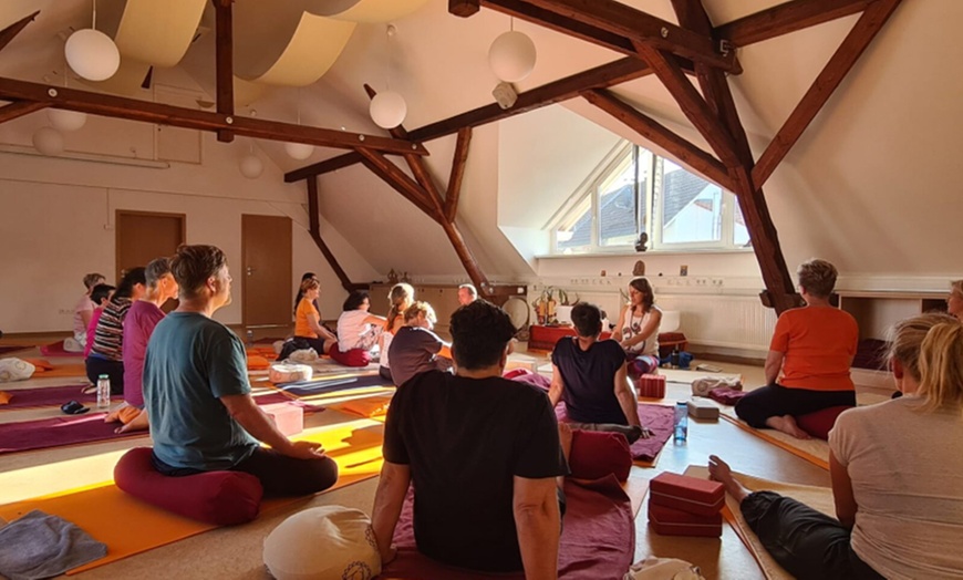 Image 1: 1 oder 2 Yoga-Stunden für 1 - 3 Personen