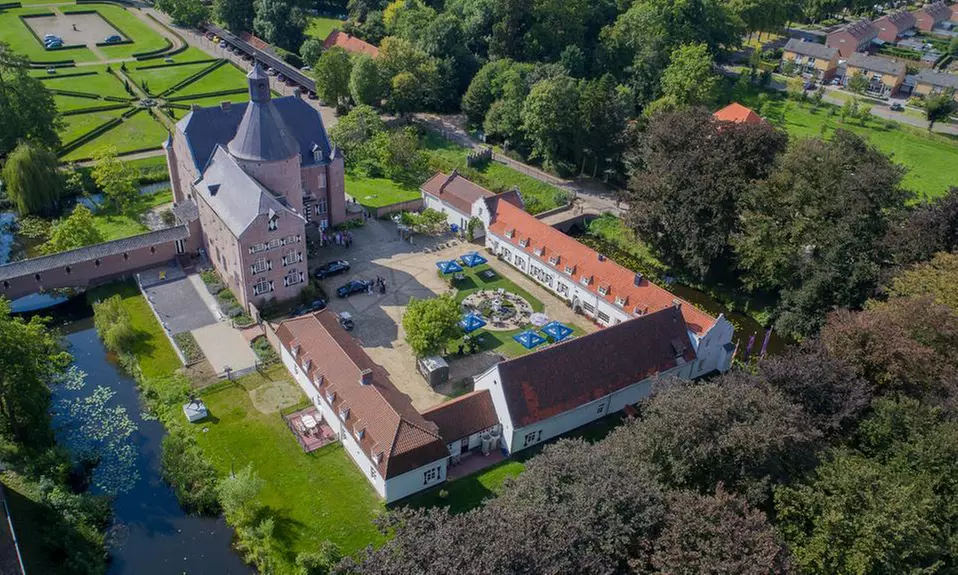 Kasteel Aldenghoor bei Roermond: 1-3 Nächte für Zwei inkl. Frühstück, opt. mit Romantik-Paket - Primary Image