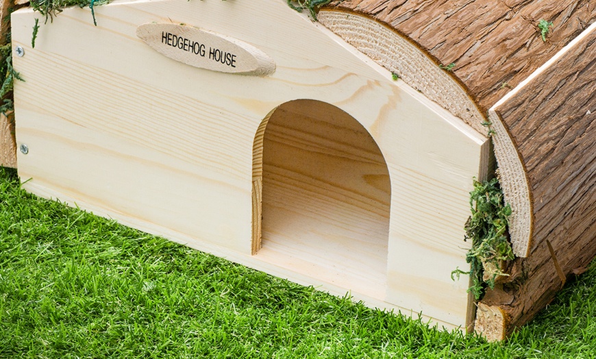 Image 8: Wooden Hedgehog House