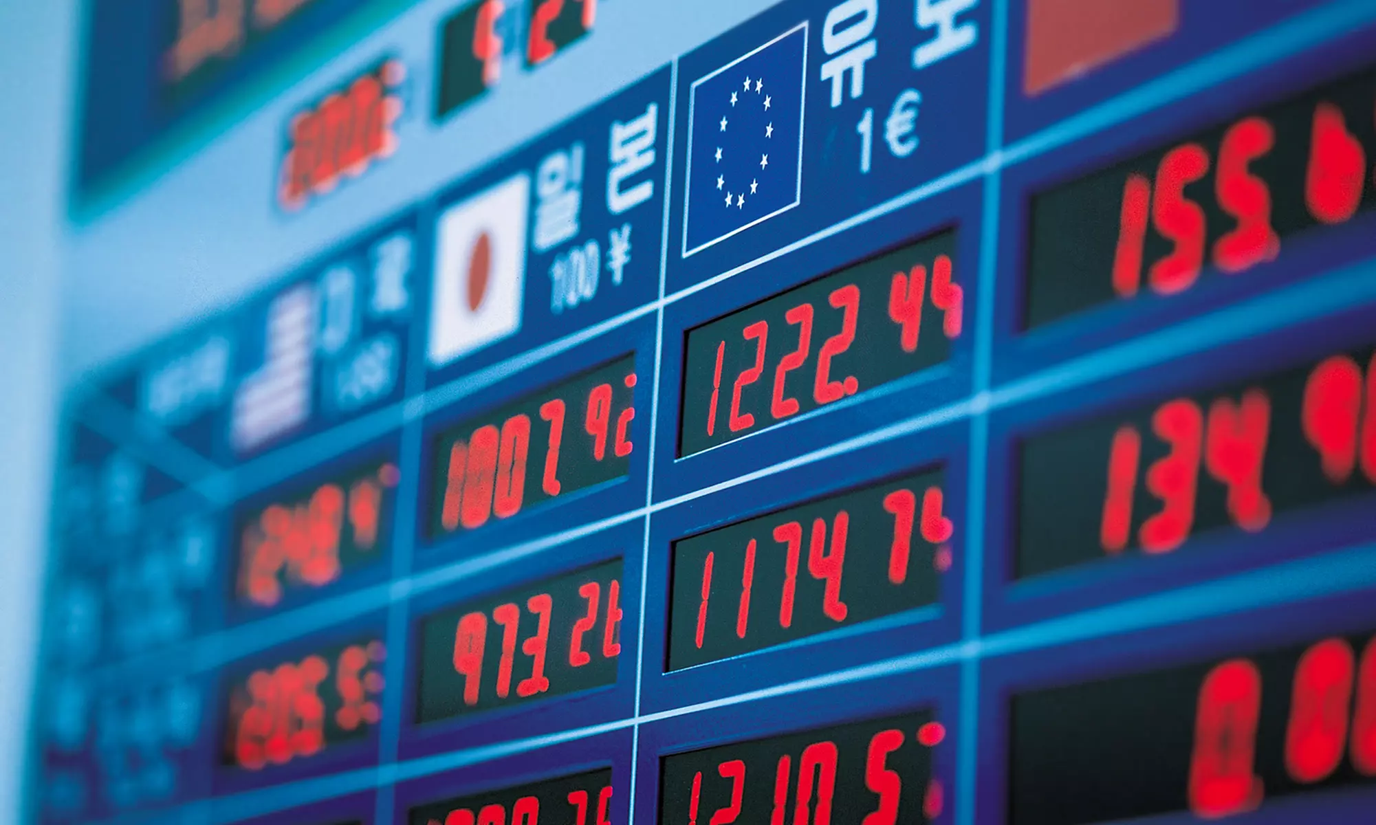 Pioneer Trading Academy offers currency or stock trading courses and platform memberships with up to 50% off - Primary Image