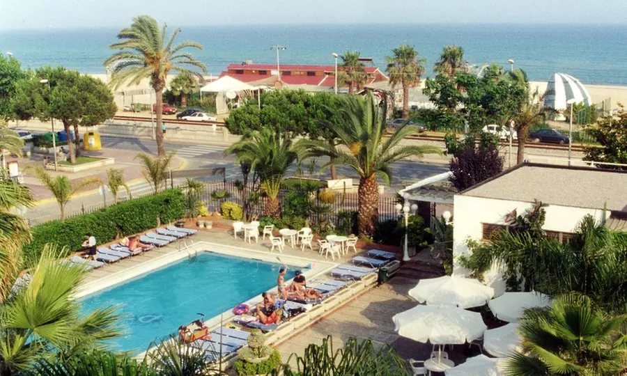 Majówka na Costa Brava – Hiszpania: 8 dni z transportem, 5 noclegami w hotelu 3* lub 4* z wyżywieniem i więcej - Primary Image