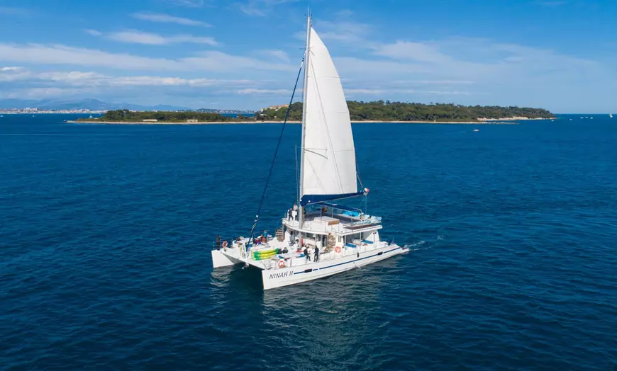 Image 3: Salida en catamarán con degustación de mejillones y una bebida para 1