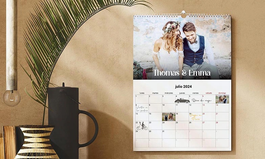 Image 1: Fotocalendario de pared personalizable en formato A4 o A3