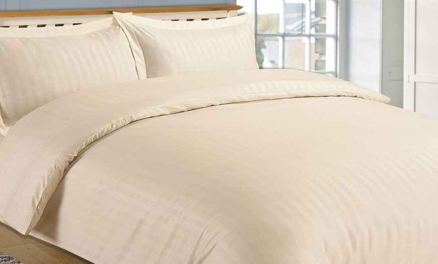 Image 8: Hotel Stripe Duvet Set