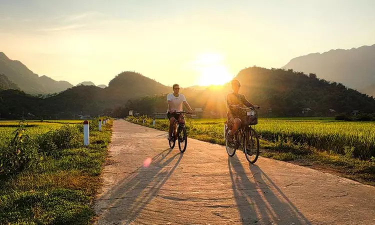 14-Day Vietnam Adventure: Stay, Cruise, Flights, Meals & Halong Tours!