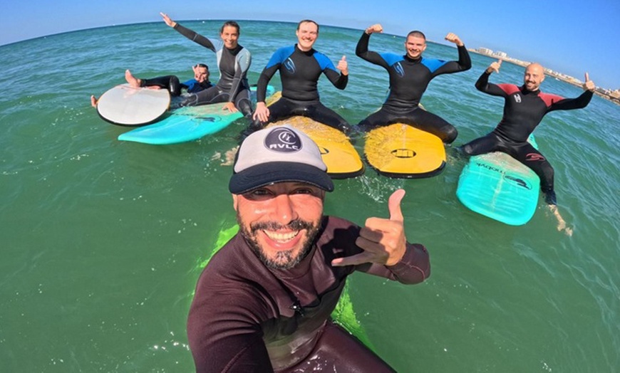 Image 3: Clases de surf de 2 horas en grupos reducidos para 1 o 2 personas