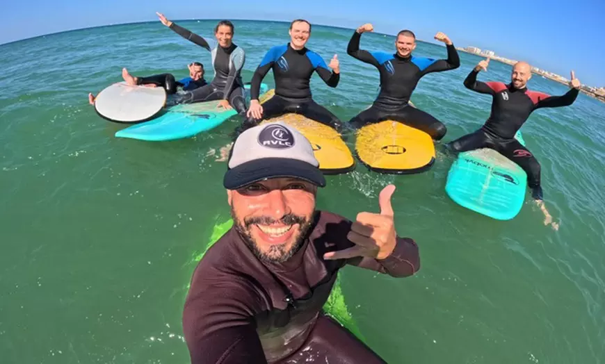 Image 3: Clases de surf de 2 horas en grupos reducidos para 1 o 2 personas