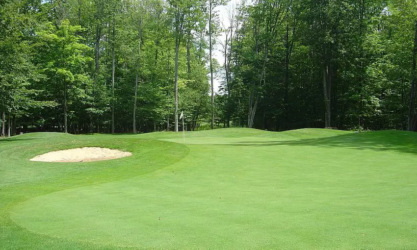 2 Days of Unlimited 9-Hole Golf & 1-Night Stay, for 2 people