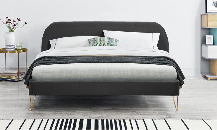 Image 19: Lit velours "Garbera" 140 x 190 cm ou 160 x 200 cm de Kocoon 