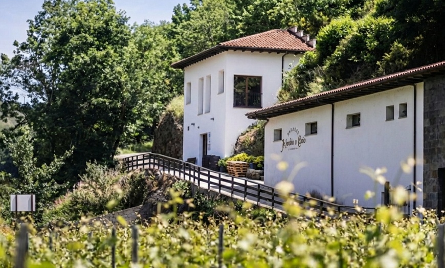 Image 3: Visita guiada a Bodega Monasterio de Corias con cata y productos IGP