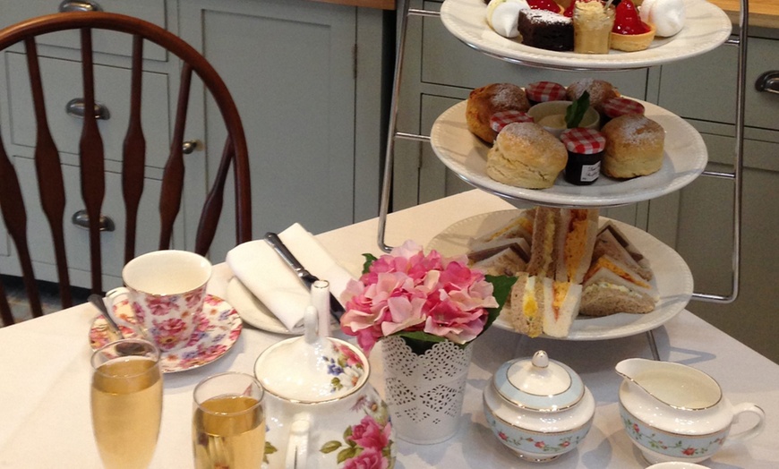 Image 4: 4* High Tea for Two