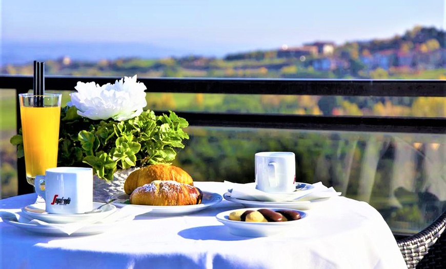 Image 15: Chianciano Terme 4*: colazione o mezza pensione + piscine Theia