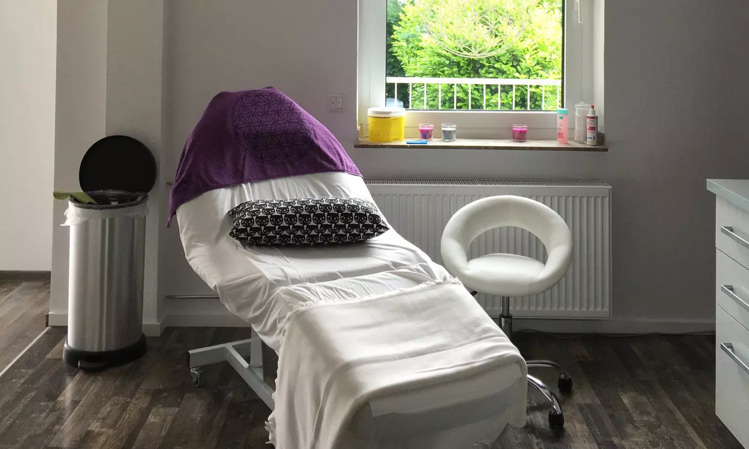 8-Punkte-Gesichtsbehandlung mit 1ml / 2ml / 3ml Hyaluronsäure bei Heilpraktikerin Ute Wesseling (bis 47% sparen) - Second Medium