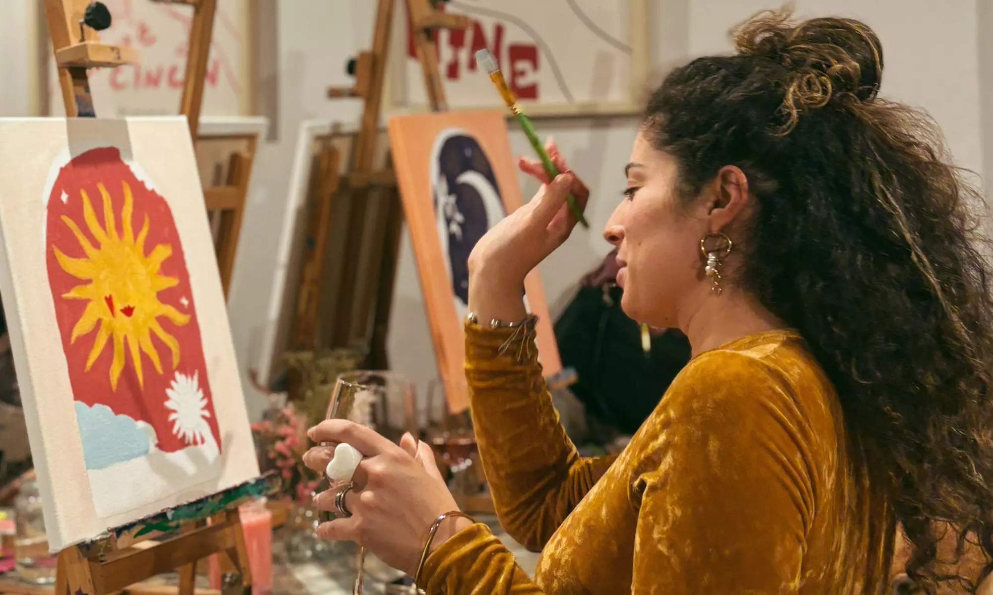 Experiencia creativa o premium “Pinta un cuadro”  con snacks y bebida