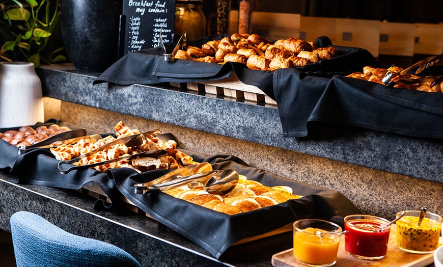 Image 7: Buffet Breakfast with Drinks