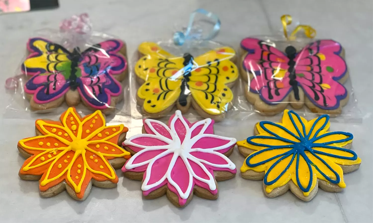 Enjoy Cake Pops, Cupcakes, Cookies & More Delicious Treats