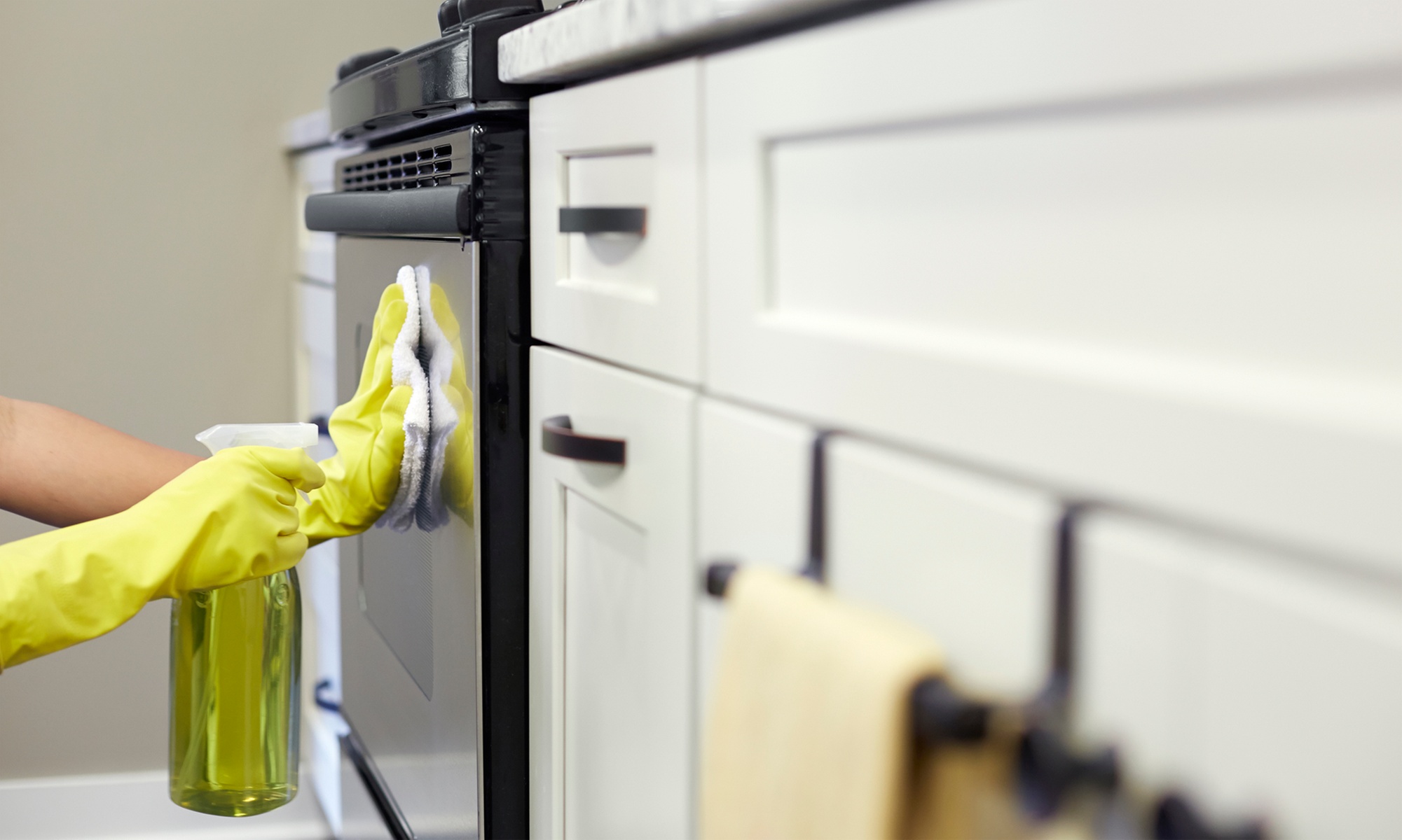 Apartment & Oven Cleaning – 2 to 3 Hours of Professional Service! 