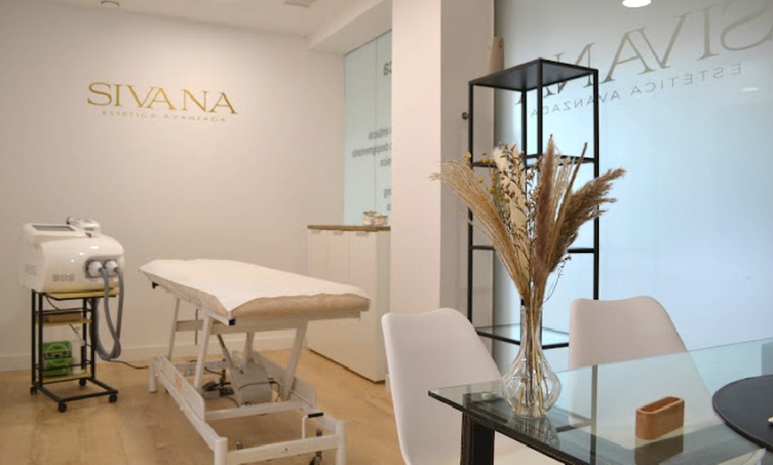 Image 3: Tratamiento facial con dermapen en Sivana Estética Avanzada