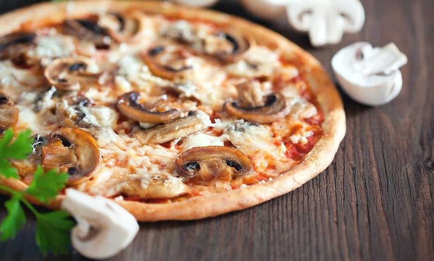 Image 4: AED 100 to Spend on Pizza, Takeaway or Delivery