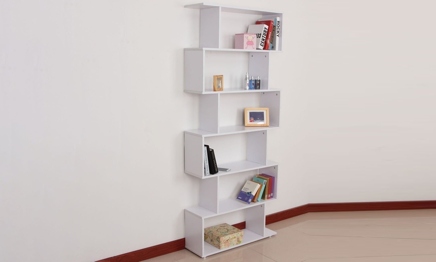 Image 2: HomCom S-Shaped Bookshelf