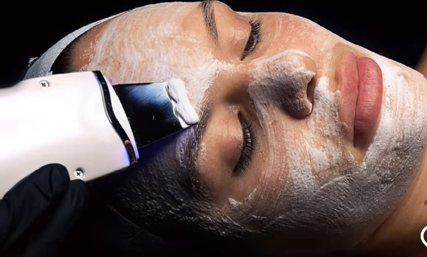 Image 4: Hydrafacial, Microdermabrasion, or Dermaplaning / Glass Skin Treatment