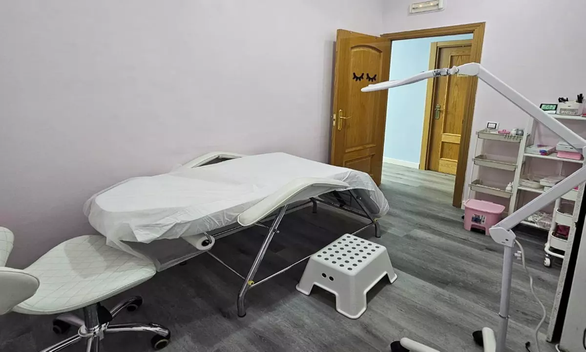 Sesión de peluquería con tratamientos a elegir para 1 persona