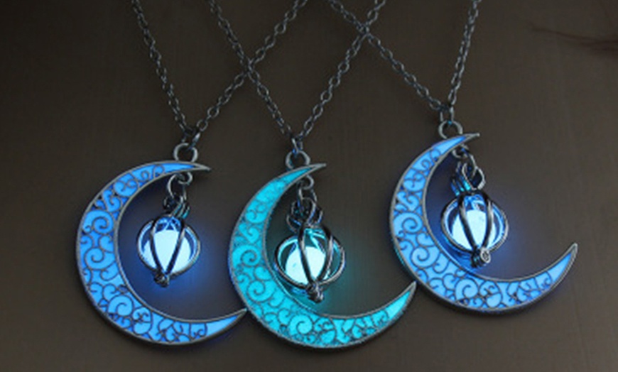 Image 2: Moon Luminous Necklace