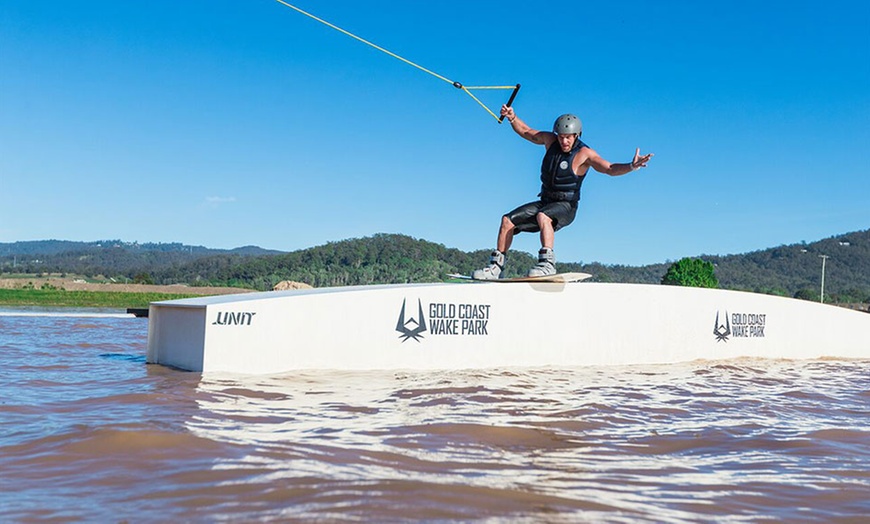 Image 2: One-Hour Wakeboarding or Kneeboarding with World-Class Obstacles