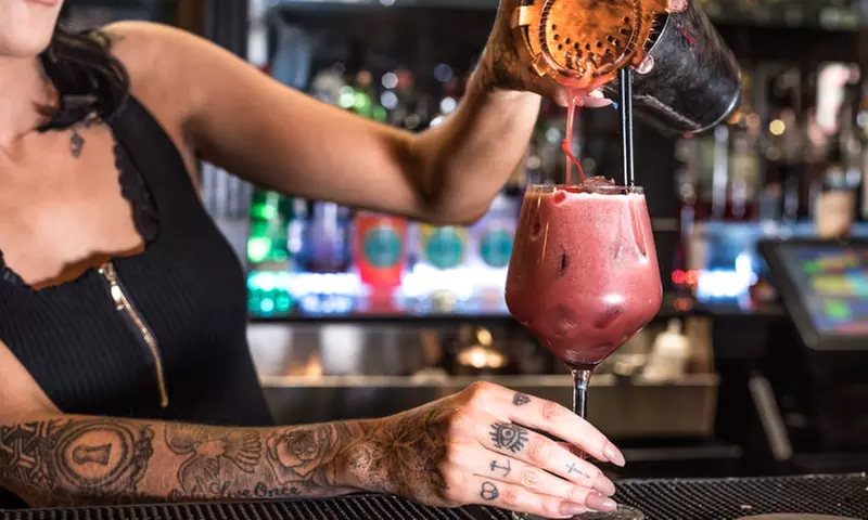 Share a 1kg or 2kg Tomahawk Steak Meal with Cocktails or Wine!