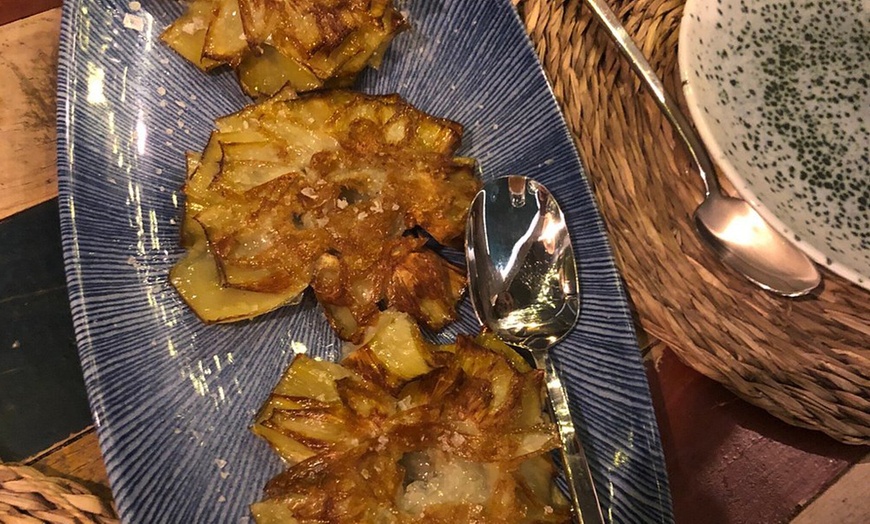 Image 13: Menú internacional para 2 personas con entrante, postre y bebida