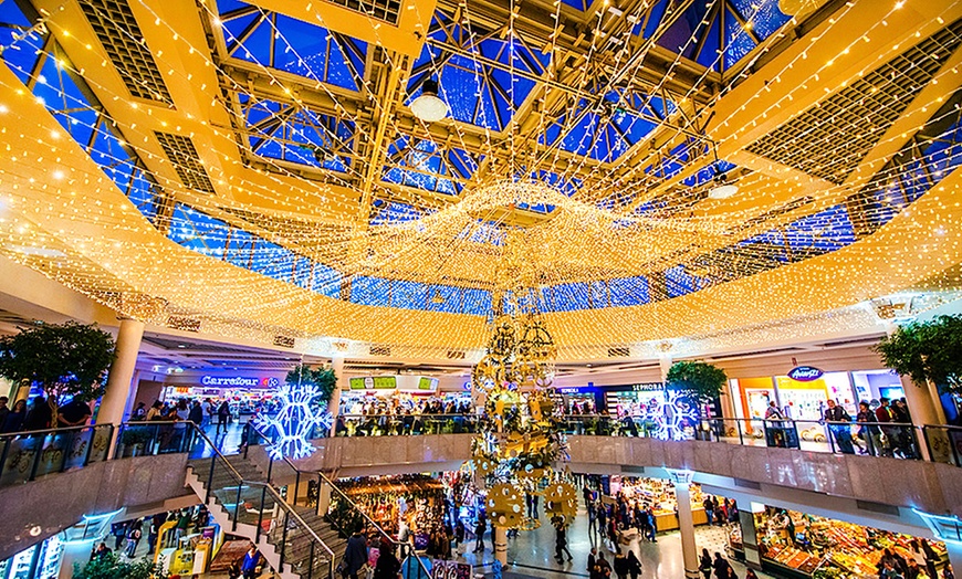 Image 2: Journée Marchés & féérie de Noël à Turin, transport A/R en bus