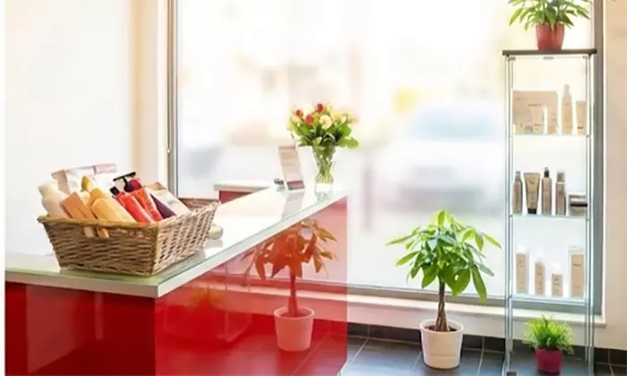 Peluquería con lavado, peinado, masaje craneal y opciones de color